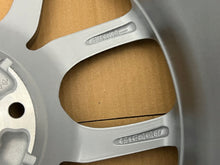 Laden Sie das Bild in den Galerie-Viewer, 1x Alufelge 17 Zoll 6.5&quot; 5x114.3 403004671R Renault Clio Iv Rim Wheel