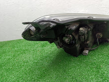 Load image into Gallery viewer, Frontscheinwerfer Toyota Yaris Links Scheinwerfer Headlight