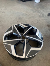 Laden Sie das Bild in den Galerie-Viewer, 1x Alufelge 19 Zoll 7.5" 5x112 50ET Glanz Schwarz 10A601025H VW I Rim Wheel FEL5357394389am