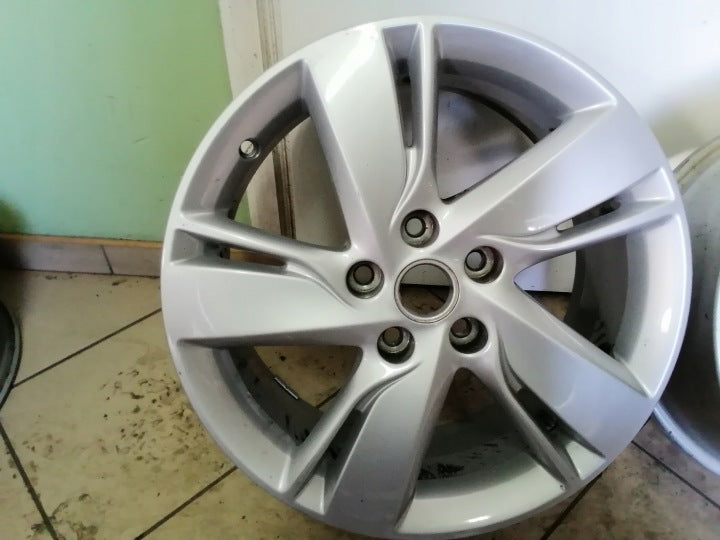 1x Alufelge 17 Zoll 7.0" 5x115 44ET 13367272 Opel Zafira Rim Wheel FEL8241539305vi