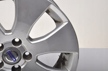 Laden Sie das Bild in den Galerie-Viewer, 1x Alufelge 17 Zoll 7.0&quot; 5x108 50ET 30714022 Volvo Rim Wheel