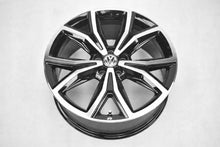 Laden Sie das Bild in den Galerie-Viewer, 4x Alufelge 18 Zoll 7.0&quot; 5x100 39ET Glanz Schwarz 2GM601025F VW T-Cross Tcross