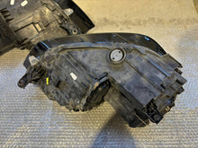 Laden Sie das Bild in den Galerie-Viewer, Frontscheinwerfer VW Golf Sportsvan 517941006A 517941005A Ein Satz Headlight SCH7622505415hc
