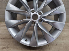 Laden Sie das Bild in den Galerie-Viewer, 1x Alufelge 19 Zoll 8.0" 5x112 45ET Glanz Silber 5LA601025 Skoda Enyaq Iv FEL5176321931cz