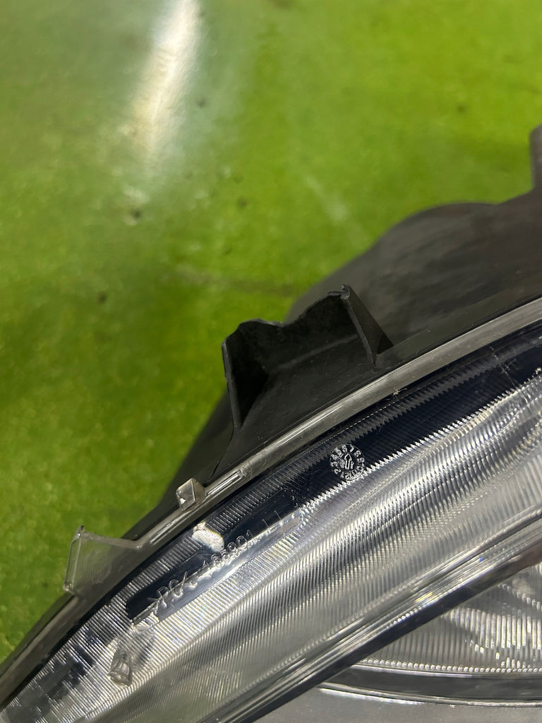 Frontscheinwerfer Mercedes-Benz Viano W639 Vito 1EG009627-01 Links Headlight SCH8091300351ku