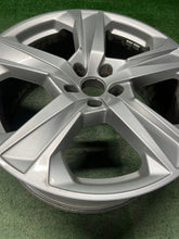 Laden Sie das Bild in den Galerie-Viewer, 1x Alufelge 19 Zoll 8.0" 5x112 27ET 4K8601025J Audi Rim Wheel FEL1569041518is