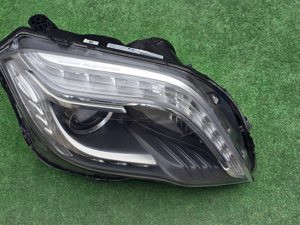 Frontscheinwerfer Mercedes-Benz W204 A2048201639 Xenon Rechts Headlight SCH3918711617qb