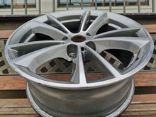 Laden Sie das Bild in den Galerie-Viewer, 1x Alufelge 17 Zoll 7.5" 5x112 27ET Glanz Graphit 6863417 BMW 5 G30 Mg 6 FEL1414043042ne