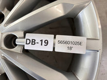 Laden Sie das Bild in den Galerie-Viewer, 1x Alufelge 18 Zoll 7.0" 5x112 43ET Glanz Silber 565601025E Skoda Kodiaq FEL1397689471pi