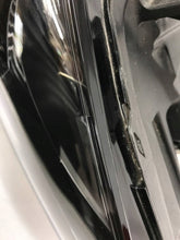 Laden Sie das Bild in den Galerie-Viewer, Frontscheinwerfer Mazda BCJH-51040 -51040 LED Ein Stück (Rechts oder Links)