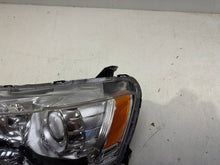 Load image into Gallery viewer, Frontscheinwerfer Mitsubishi Outlander I Xenon Ein Stück (Rechts oder Links)