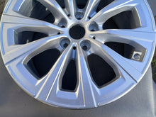 Laden Sie das Bild in den Galerie-Viewer, 1x Alufelge 17 Zoll 7.5" 5x112 30ET Glanz Silber 6883517 7915323 BMW 3 G21 G20 FEL5557671861fm