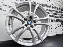 Laden Sie das Bild in den Galerie-Viewer, 1x Alufelge 18 Zoll 8.0" 5x120 30ET Glanz Silber BMW 1 Rim Wheel FEL5182501097hs