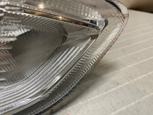 Laden Sie das Bild in den Galerie-Viewer, Frontscheinwerfer Ford Focus F1EB-13D154-AG Xenon Rechts Scheinwerfer Headlight SCH8057066810tu