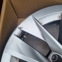 Load image into Gallery viewer, 1x Alufelge 17 Zoll 7.0" 5x112 46ET Glanz Silber 5E3601025 Skoda Octavia Iv FEL4322268262ck