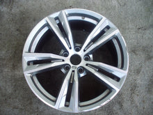 Laden Sie das Bild in den Galerie-Viewer, 1x Alufelge 18 Zoll 9.0" 5x112 28ET Glanz Silber 8091465 BMW G29 Rim Wheel FEL1579860620ly