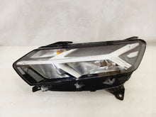 Laden Sie das Bild in den Galerie-Viewer, Frontscheinwerfer Dacia Sandero III Logan 260608545R Links Headlight