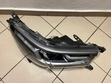 Laden Sie das Bild in den Galerie-Viewer, Frontscheinwerfer Toyota Hilux VIII 1EJ-923364 Rechts Scheinwerfer Headlight