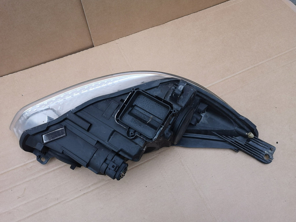 Frontscheinwerfer Ford Focus F1EB-13W030-AE F1EB-13W029-AE Ein Satz Headlight SCH8834484846mu