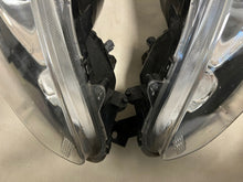 Laden Sie das Bild in den Galerie-Viewer, Frontscheinwerfer Mitsubishi Space Star Ein Stück (Rechts oder Links) Headlight