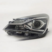 Laden Sie das Bild in den Galerie-Viewer, Frontscheinwerfer Toyota Yaris Links Scheinwerfer Headlight