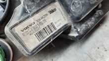 Laden Sie das Bild in den Galerie-Viewer, Frontscheinwerfer Volvo S60 V70 30648209 Rechts Scheinwerfer Headlight