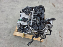 Load image into Gallery viewer, Motor Audi A4 B9 DETA 2.0 TDI 190PS 140kW 124TKm Diesel Engine Komplett