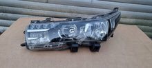 Load image into Gallery viewer, Frontscheinwerfer Toyota Corolla 81150-02E71 Links Scheinwerfer Headlight SCH4425591629dv