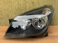 Laden Sie das Bild in den Galerie-Viewer, Frontscheinwerfer Opel Astra H 1EG270370-31 24451032 Links Headlight SCH8071838410lr