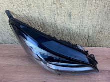 Laden Sie das Bild in den Galerie-Viewer, Frontscheinwerfer Opel Corsa A E 39108227 1EF011830-06 LED Rechts Headlight SCH2437295434np