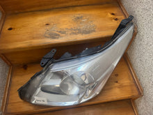 Laden Sie das Bild in den Galerie-Viewer, Frontscheinwerfer Toyota Avensis Links Scheinwerfer Headlight SCH4522340603pj