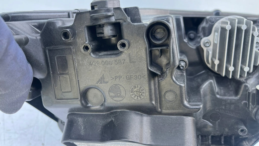 Frontscheinwerfer Skoda Octavia I 5E4941015A Links Scheinwerfer Headlight SCH2391458986dn