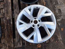 Load image into Gallery viewer, 1x Alufelge 19 Zoll 7.0" 5x112 43ET Glanz Silber 565601025F Skoda Kodiaq FEL9516270905ep