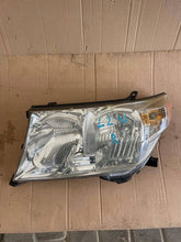 Laden Sie das Bild in den Galerie-Viewer, Frontscheinwerfer Toyota Land Cruiser Rechts Scheinwerfer Headlight SCH7206109870jw