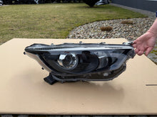 Laden Sie das Bild in den Galerie-Viewer, Frontscheinwerfer Toyota Yaris KO-6EU LED Rechts Scheinwerfer Headlight SCH4619565089or