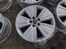 Load image into Gallery viewer, 4x Alufelge 18 Zoll 7.0" 5x114.3 45ET Glanz Silber 52910-3W710 Kia Sportage FEL4386509115cm