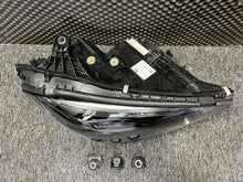 Laden Sie das Bild in den Galerie-Viewer, Frontscheinwerfer Mercedes-Benz W206 A2069060803 LED Rechts Headlight SCH1943557565jc