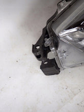 Laden Sie das Bild in den Galerie-Viewer, Frontscheinwerfer Toyota Hilux VIII Ein Stück (Rechts oder Links) Headlight SCH5838799751jb