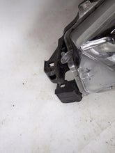 Laden Sie das Bild in den Galerie-Viewer, Frontscheinwerfer Toyota Hilux VIII Links Scheinwerfer Headlight SCH5838799751jb