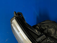 Laden Sie das Bild in den Galerie-Viewer, Frontscheinwerfer BMW E60 E61 Xenon Rechts Scheinwerfer Headlight