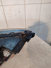 Laden Sie das Bild in den Galerie-Viewer, Frontscheinwerfer Mazda II D651-51040 Links Scheinwerfer Headlight