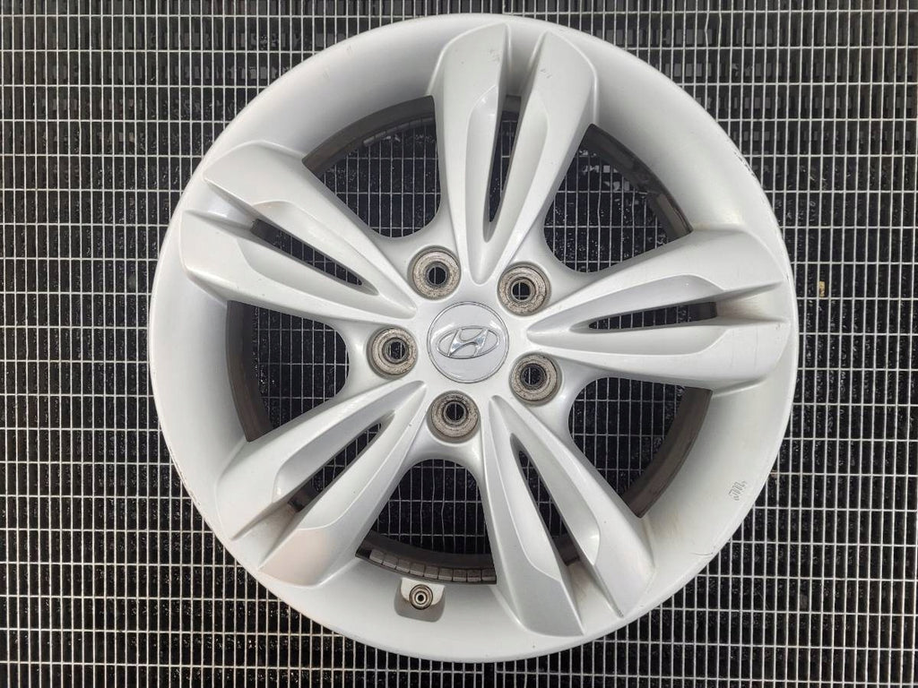 1x Alufelge 17 Zoll 6.5" 5x114.3 48ET Glanz Silber 52910-2S210 Hyundai Ix35 FEL6224446927om