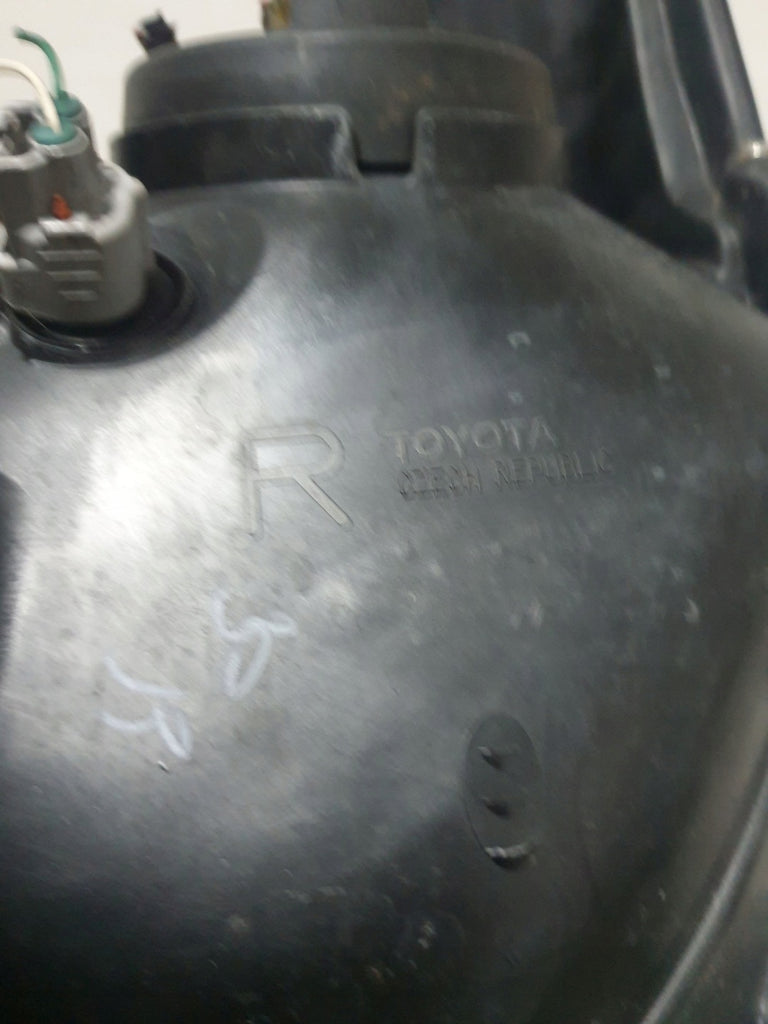 Frontscheinwerfer Toyota Yaris Rechts Scheinwerfer Headlight SCH3348845119nb