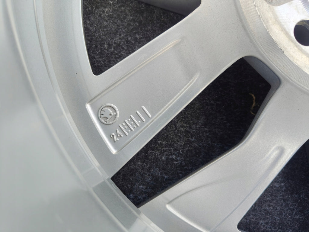 1x Alufelge 17 Zoll 7.0" 5x112 46ET Glanz Silber 5E3601025E Skoda Octavia Iv FEL2857343369em