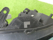 Laden Sie das Bild in den Galerie-Viewer, Frontscheinwerfer Toyota Avensis Links Scheinwerfer Headlight