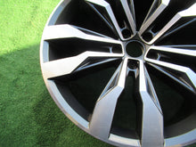 Laden Sie das Bild in den Galerie-Viewer, 1x Alufelge 20 Zoll 8.5&quot; 5x112 38ET Glanz Grau 5NN601025E Mg Tiguan Rim Wheel