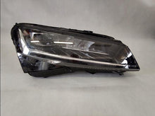 Load image into Gallery viewer, Frontscheinwerfer Skoda Superb III LED Rechts Scheinwerfer Headlight