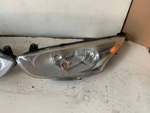 Laden Sie das Bild in den Galerie-Viewer, Frontscheinwerfer Ford B-Max Bmax AV1113W029AE Ein Satz Scheinwerfer Headlight SCH9458636073un