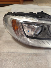 Laden Sie das Bild in den Galerie-Viewer, Frontscheinwerfer Volvo V70 31420014 Rechts Scheinwerfer Headlight SCH7819072053gv