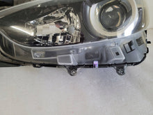 Load image into Gallery viewer, Frontscheinwerfer Mazda 3 Bm BACS-51040 Ein Stück (Rechts oder Links) Headlight